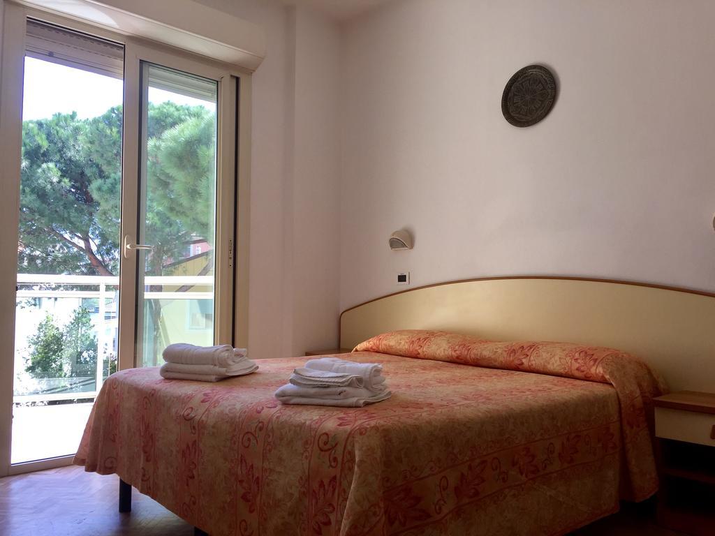 Hotel Bamar Pinarella Zewnętrze zdjęcie