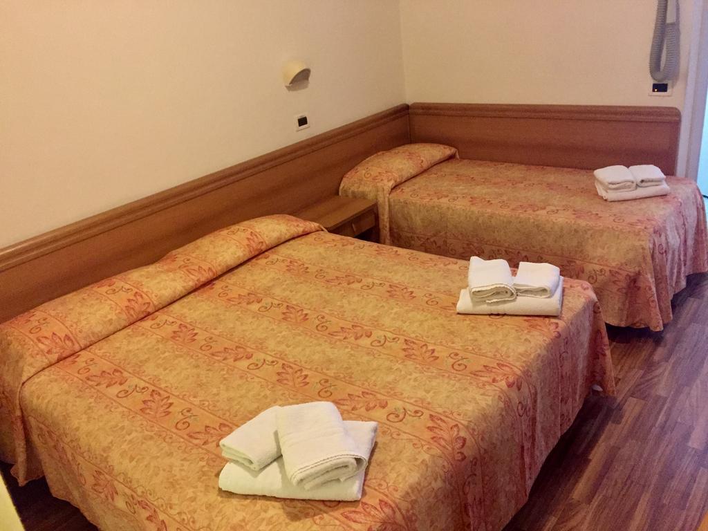 Hotel Bamar Pinarella Zewnętrze zdjęcie