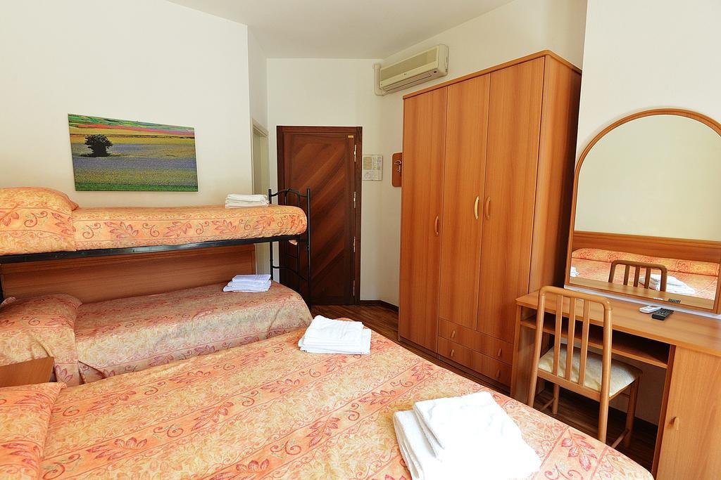 Hotel Bamar Pinarella Zewnętrze zdjęcie